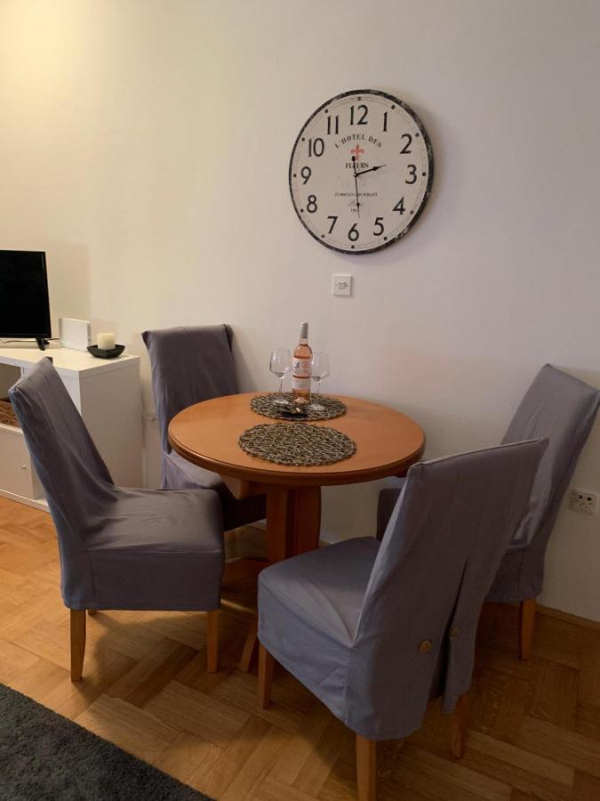 Sarmantni Apartman Malecka 2 ซาเกร็บ ภายนอก รูปภาพ